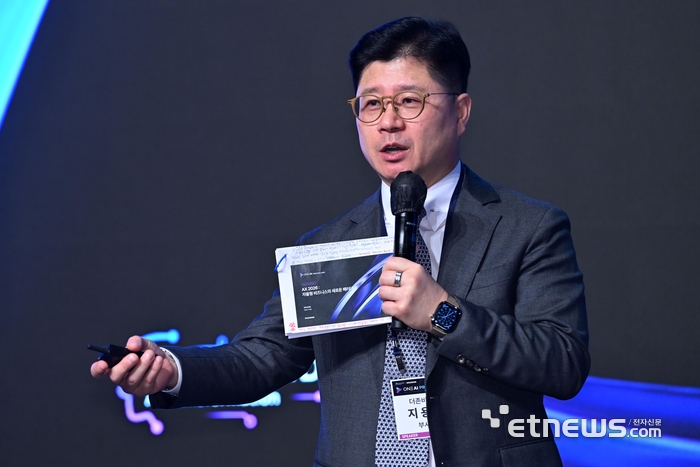 [더존비즈온 원 AI 프리뷰 2026]지용구 부사장, “AI가 시스템 다루는 새 동료 된다”
