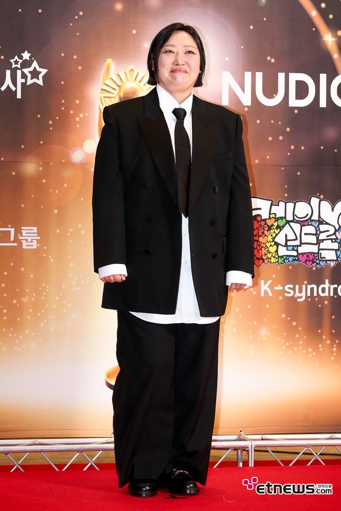 [ET포토] 박준면, '어깨에 힘준 패션'