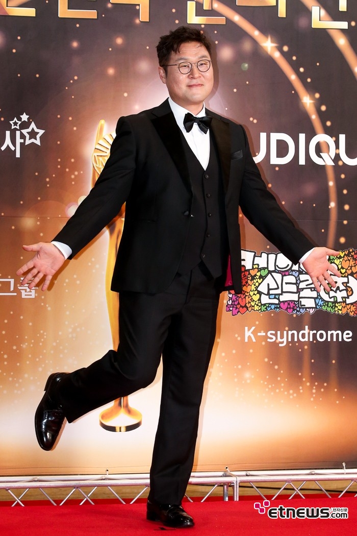 [ET포토] 윤경호, '포즈 장인'