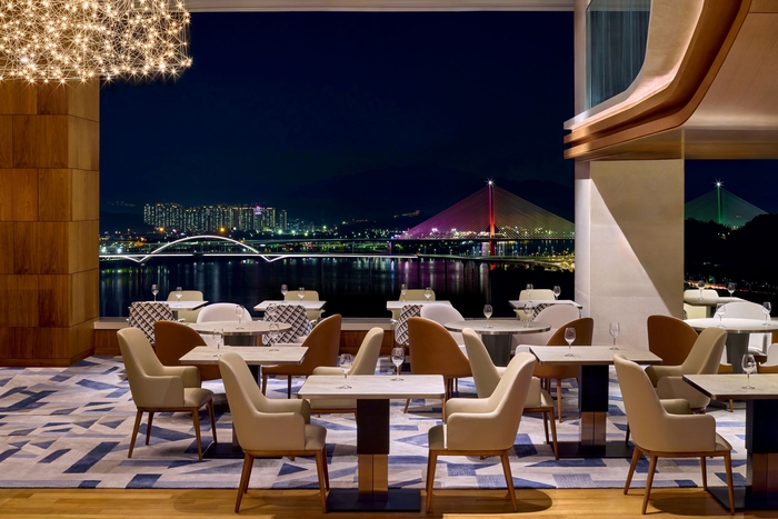 [마켓트렌드] 호텔업계, 연말 모임 겨냥한 차별화 콘텐츠 '경쟁'