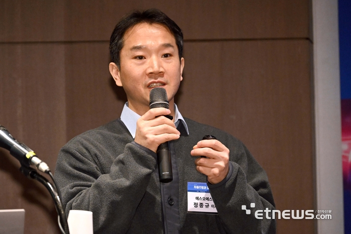 전자신문, 한국모빌리티학회가 공동 주최한 '2025 자율주행 모빌리티'가 11일 서울 강남구 코엑스에서 열렸다. 정종규 에스오에스랩 이사가 '피지컬 AI의 눈; 라이다'를 주제로 발표하고 있다. 김민수기자 mskim@etnews.com