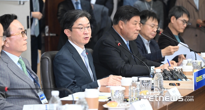 [포토] 모두발언하는 이억원 금융위원장