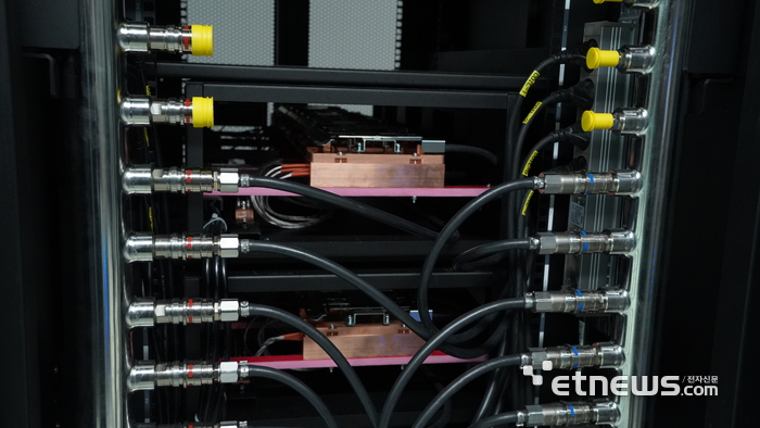 D2C 냉각 장치가 실제 구현된 모습.