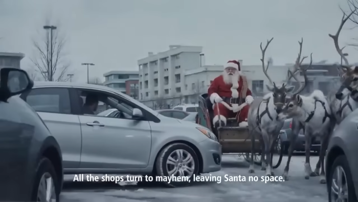 맥도날드 네덜란드가 지난 6일 공개한 크리스마스 광고 스틸. 혹평이 쏟아지자 광고를 결국 내렸다. 사진=맥도날드 네덜란드