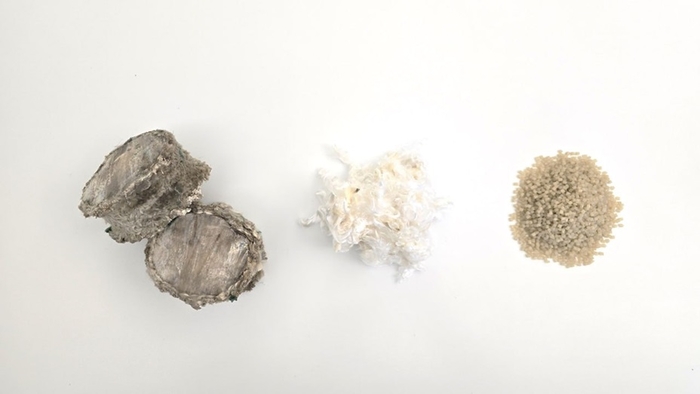 포어시스 해양 플라스틱 재활용 체계 (왼쪽부터 원재료(로프), 플레이크(절단·세척품), 펠릿(재생원료)) 사진 출처 : 포어시스