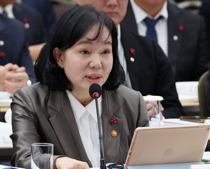 송경희 개인정보보호위원장이 12일 세종시 정부세종컨벤션센터에서 열린 과학기술정보통신부·개인정보보호위원회 업무보고에서 발언하고 있다. 연합뉴스