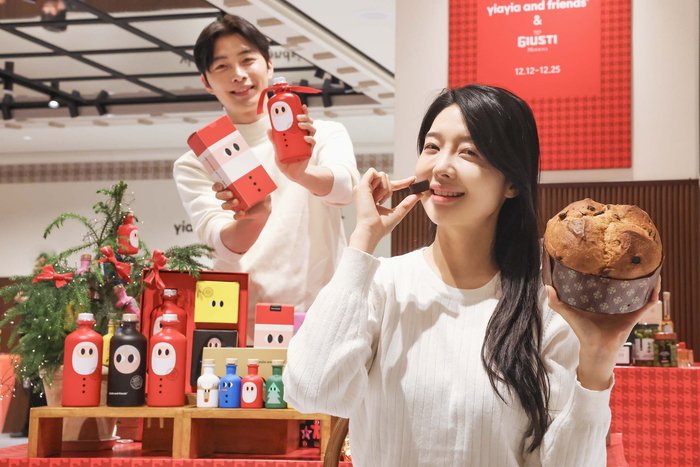 신세계百 강남점, '크리스마스 특별전' 열어…한정 상품 판매