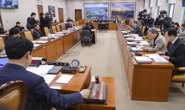 15일 국회 국토교통위원회 교통법안심사소위원회에서 개인형 이동 수단의 안전 및 이용 활성화에 관한 법률안 공청회가 열리고 있다. 연합뉴스