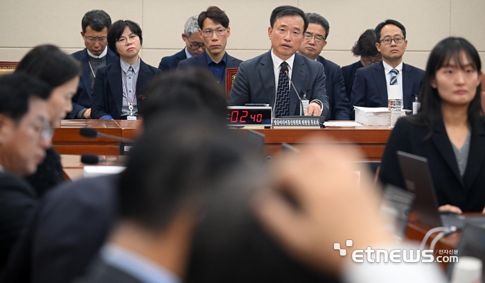 [포토] 답변하는 김종철 방미통위 위원장 후보자