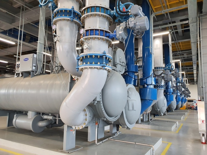 부산 강서구 미음산단 내 데이터센터 신축 프로젝트에 구축된 오텍캐리어 핵심 냉각장비.