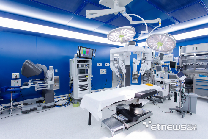 아주대병원 로봇수술센터 로봇수술실 모습.