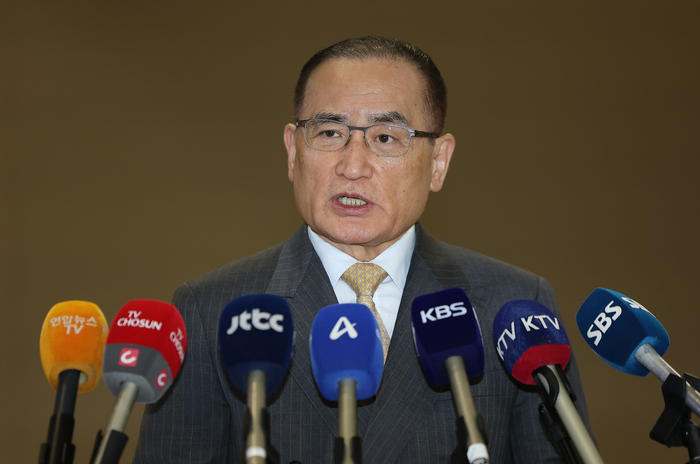 미국 출국 전 취재진 질문에 답하는 위성락 안보실장
(영종도=연합뉴스) 김성민 기자 = 위성락 국가안보실장이 한미 정상회담 후속 조치 방안 논의를 위해 16일 인천국제공항 2터미널을 통해 미국으로 출국하며 취재진 질문에 답하고 있다. 2025.12.16
ksm7976@yna.co.kr
(끝)