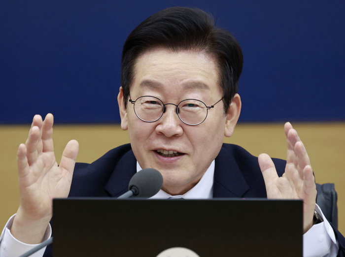 국무회의 발언하는 이재명 대통령     (세종=연합뉴스) 김도훈 기자 = 이재명 대통령이 16일 정부세종청사에서 열린 국무회의에서 발언하고 있다. 2025.12.16 [대통령실통신사진기자단]     superdoo82@yna.co.kr (끝)