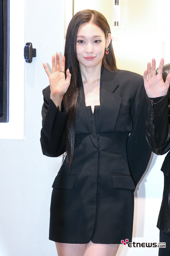 [ET포토] 올데이프로젝트 애니, '격이 있는 손인사'