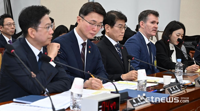 [포토] 답변하는 매티스 쿠팡 CISO