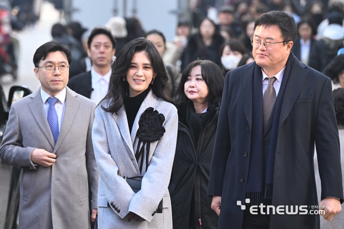 [포토] 명동 거리 걷는 이부진 한국방문의해위원장과 김대현 문화체육관광부 제2차관