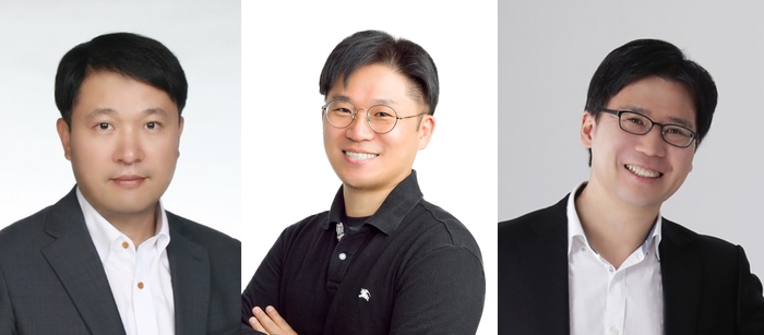 (왼쪽부터) 고려대 에너지환경대학원(그린스쿨) 전용석 교수(교신저자), 한국항공대학교 신명훈 교수(교신저자), KIST 나노포토닉시스템연구센터 고형덕 박사(교신저자)(사진=고려대)