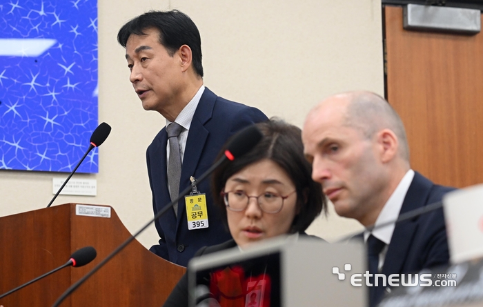 [포토] 쿠팡 청문회 답변하는 민병기 부사장