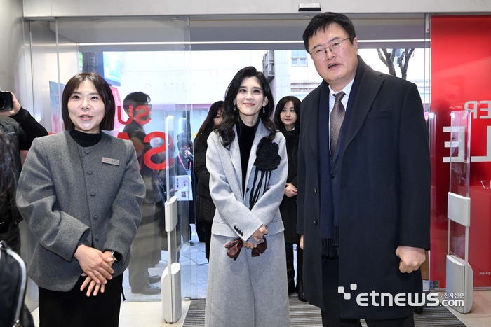 [포토] 코리아 그랜드세일 매장 둘러보는 이부진 위원장