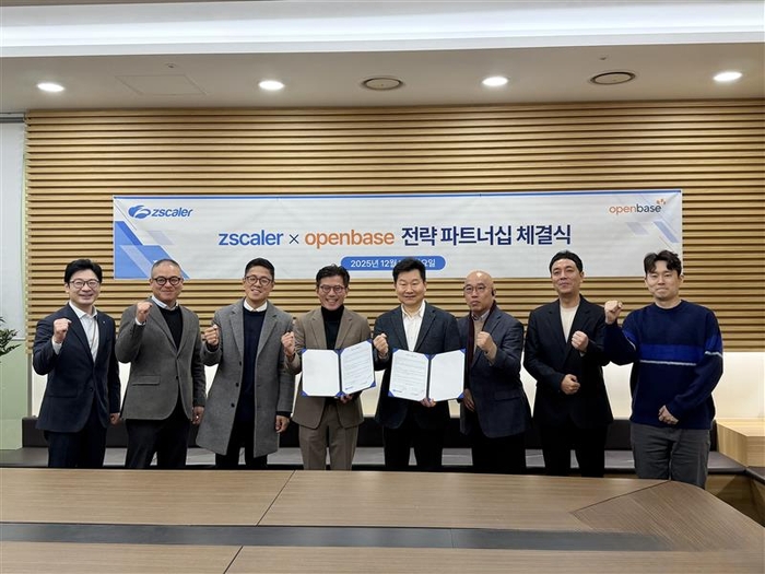 오픈베이스-지스케일러, 전략적 파트너십 체결식 사진