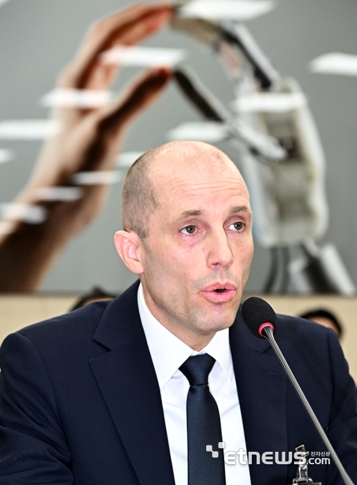 [포토] 청문회 답변하는 로저스 쿠팡 대표