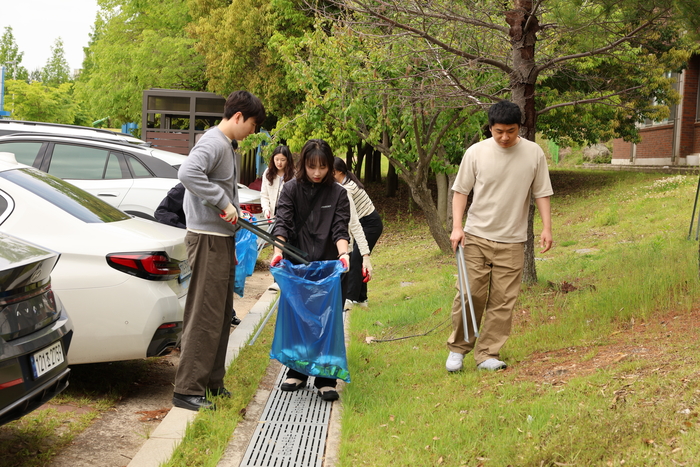 과학관 환경 정화를 위한 '애쓰지(ESG) 줍깅' 행사.