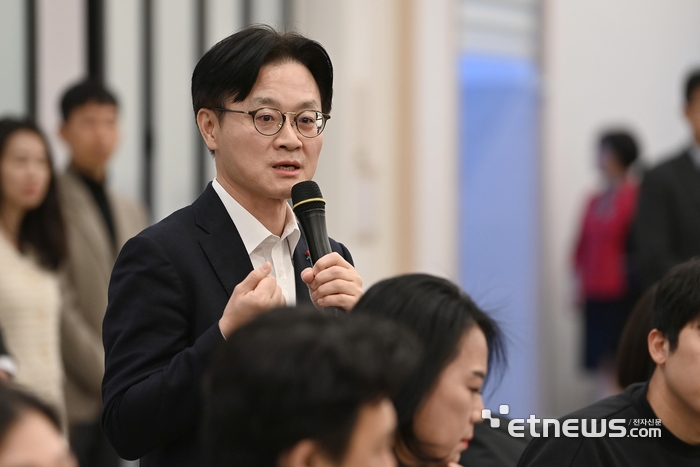 김정관 산업통상부 장관이 17일 세종에서 '산업부 출입기자단 간담회'에서 발언하고 있다. 산업부 제공