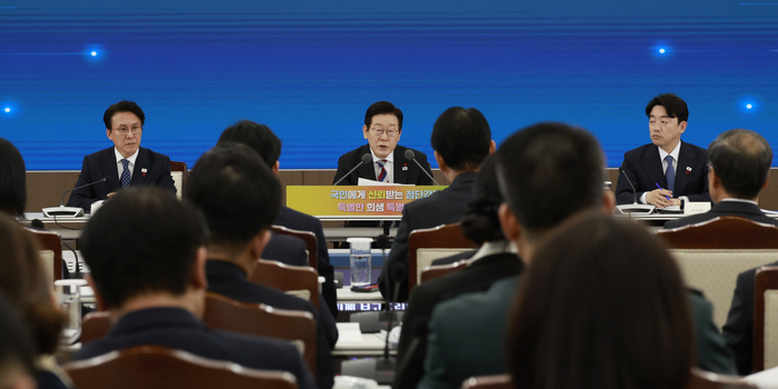 업무보고 5일차, 국방부·국가보훈부 업무보고 참석한 이재명 대통령     (서울=연합뉴스) 김도훈 기자 = 이재명 대통령이 18일 서울 용산구 국방부에서 열린 국방부·국가보훈부 업무보고에서 발언하고 있다. 2025.12.18 [대통령실통신사진기자단]     superdoo82@yna.co.kr (끝)