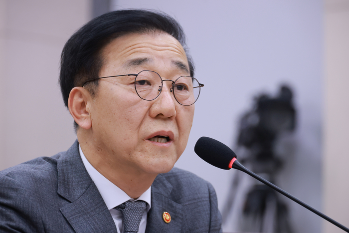 김윤덕 국토교통부 장관이 지난 달 18일 국회 법제사법위원회 전체회의에 참석해 의원 질의에 답하고 있다. (사진=연합뉴스)