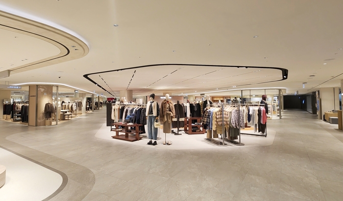 롯데백화점 인천점 2층 '럭셔리 패션관' 전경