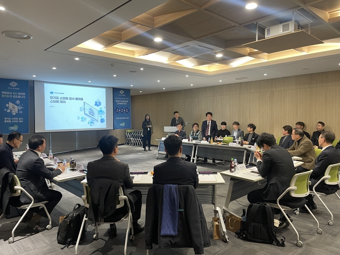 지난 19일 수원컨벤션센터에서 열린 '경기도 스마트 감사 플랫폼 스타트데이' 행사에서 조기현 유엔파인 대표가 인사말을 하고 있다. 유엔파인 제공