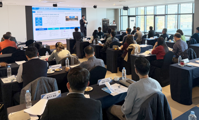 국립목포대학교 화합물반도체센터는 지난  12일 전남 신안군 씨원리조트 튤립홀에서 'ATK(K5) 채용연계 성과교류회'를 개최했다.