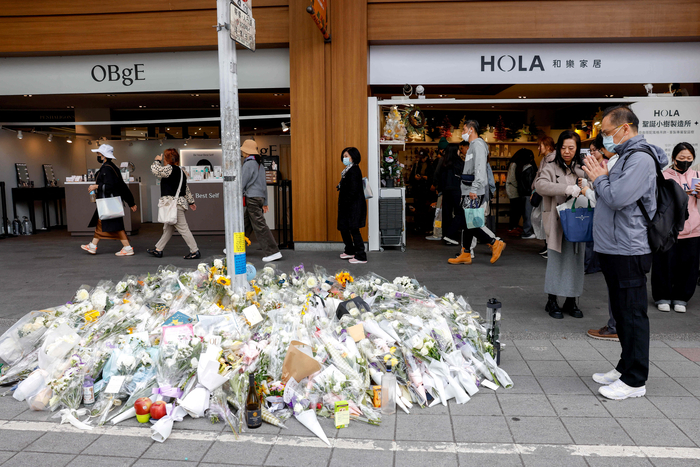 대만 타이베이 지하철역 흉기 난동 사건 현장에 조성된 추모단상. 사진=로이터 연합뉴스