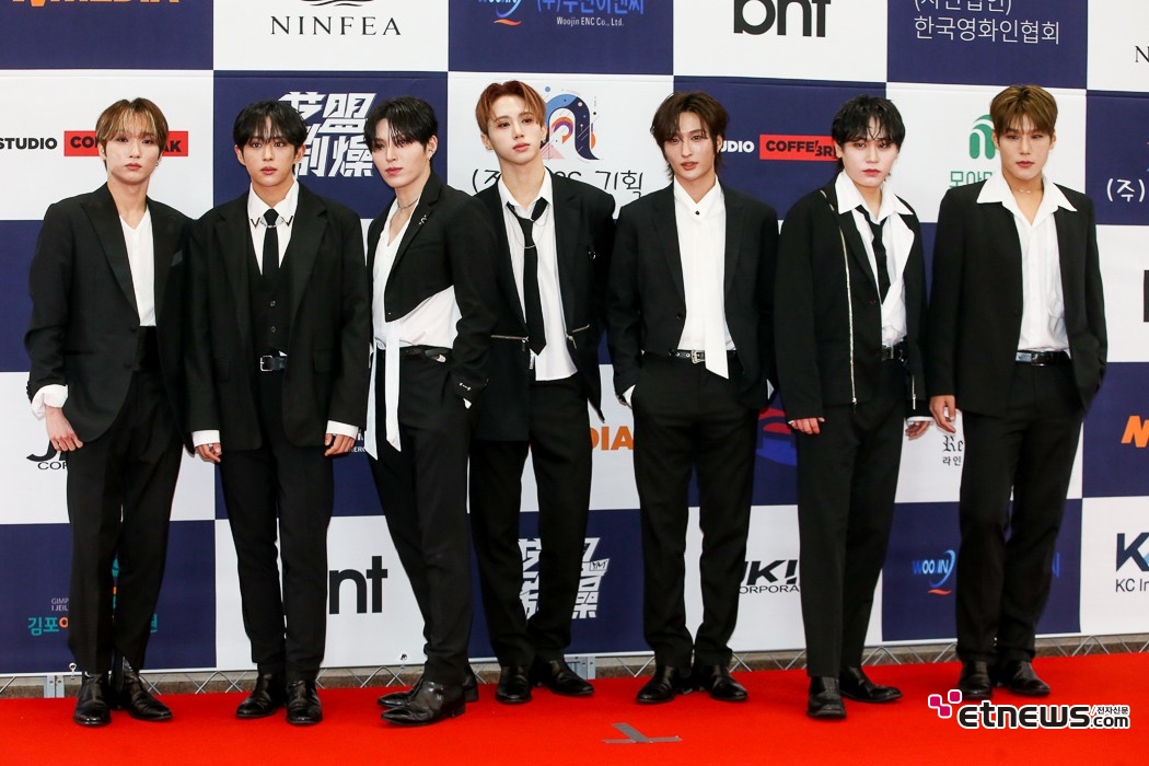 [ET포토] 다크비, '화이트 셔츠에 블랙 수트'