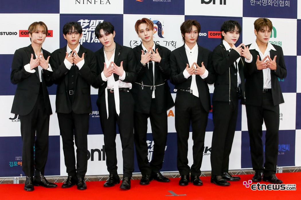 [ET포토] 다크비. '춘사영화제 축하무대 기대하세요'