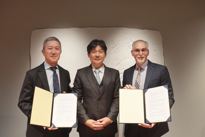 왼쪽부터) 로옴 집행임원 마케팅 본부장 Sumihiro Takashima, 로옴 이사 겸 상무 집행임원 파워 디바이스 사업 담당 Kazuhide Ino, 타타 일렉트로닉스 미국 사업 사장 겸 글로벌 영업 총괄 Steve Ghanayem