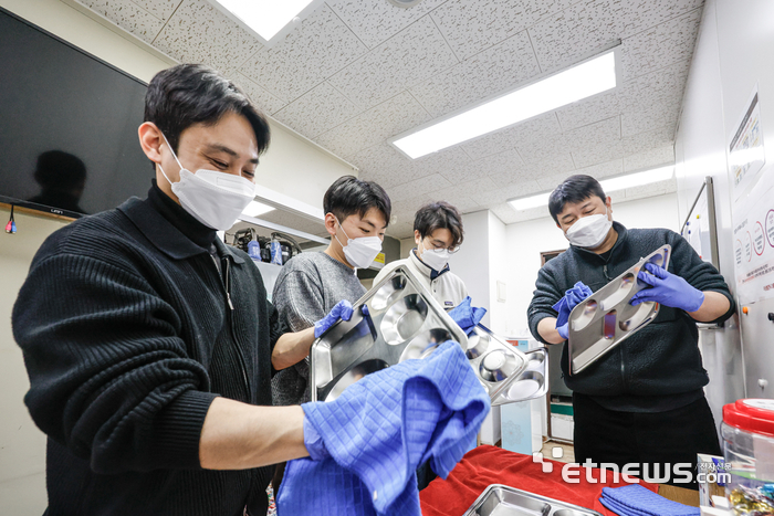 봉사활동을 펼치는 빙그레 임직원