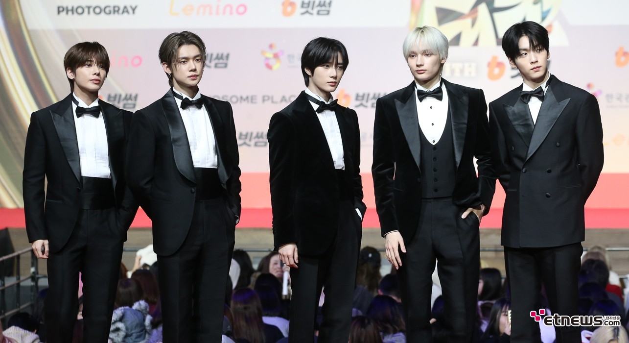 [ET포토] 투모로우바이투게더, '급이 다른 멋짐'