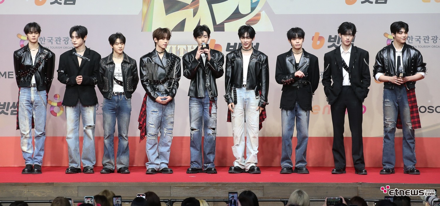 [ET포토] 제로베이스원, '2개월 계약 연장'