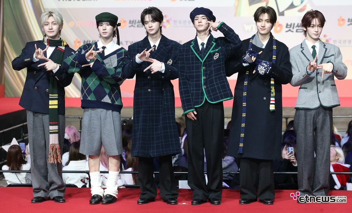 [ET포토] 투어스, '엣지 살아있는 팀 시그니처'