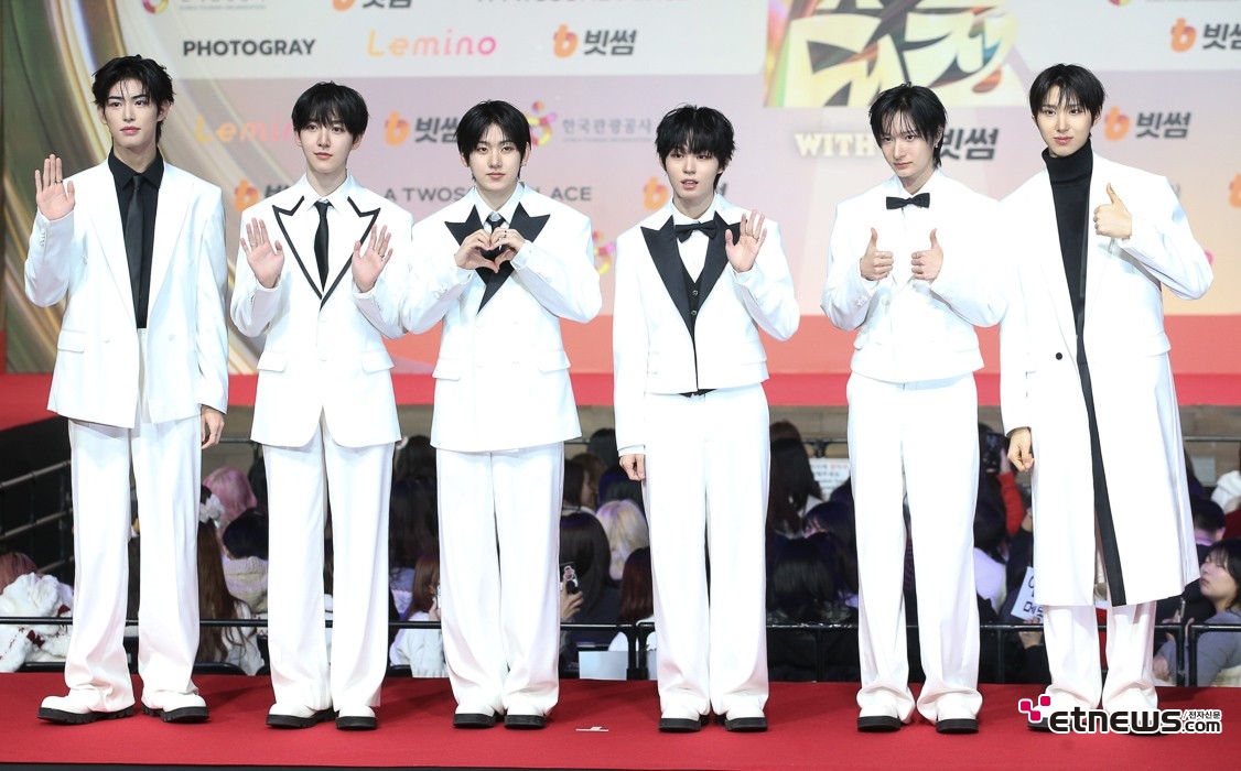 [ET포토] 킥플립, '화이트 프린스'