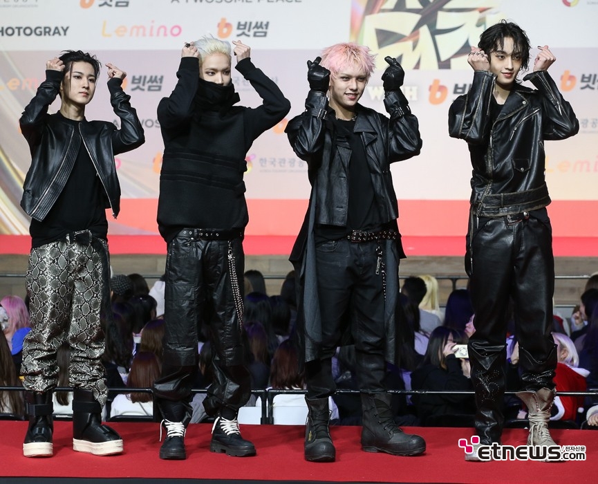 [ET포토] 에이엠피, '악동들이 날리는 하트'