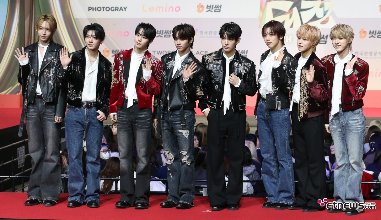 [ET포토] 아홉, '5세대 아이돌을 선도하는 그룹'