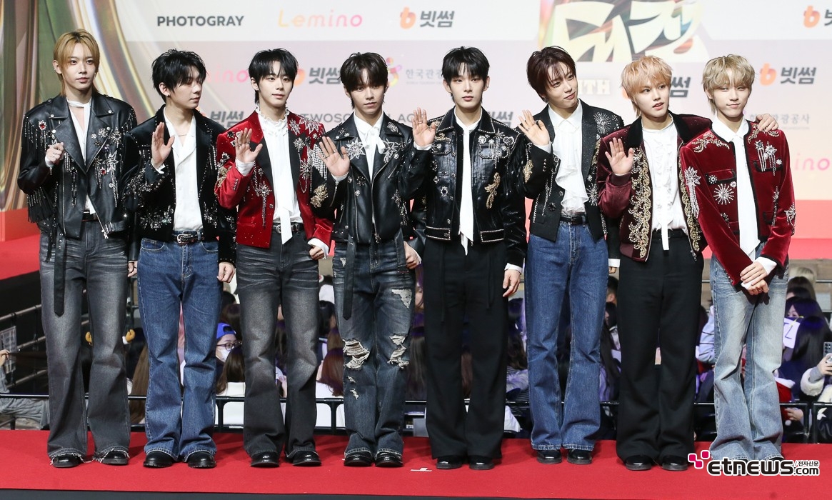 [ET포토] 아홉, '오늘은 아홉이 아닌 여덟 멤버'