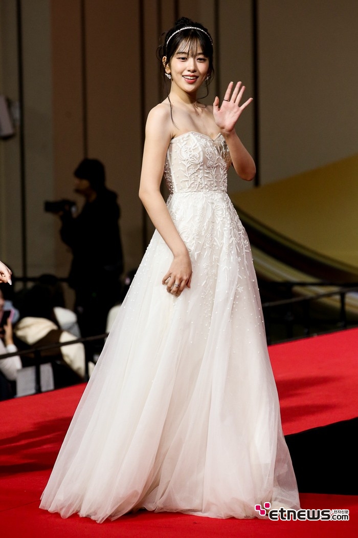[ET포토] 아이브 안유진, '웨딩 드레스 같은 원피스'