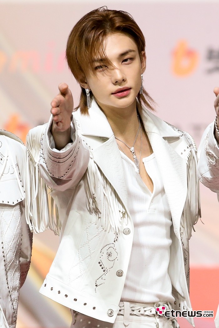 [ET포토] 스트레이키즈 현진, '옴므파탈 눈빛'