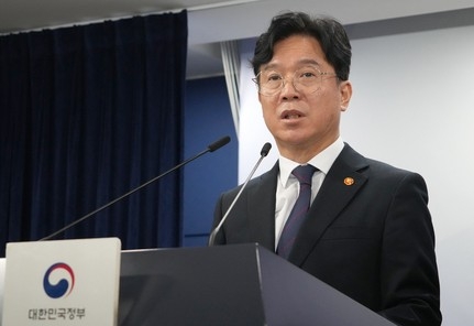 김영훈 고용노동부 장관. [자료:고용노동부]