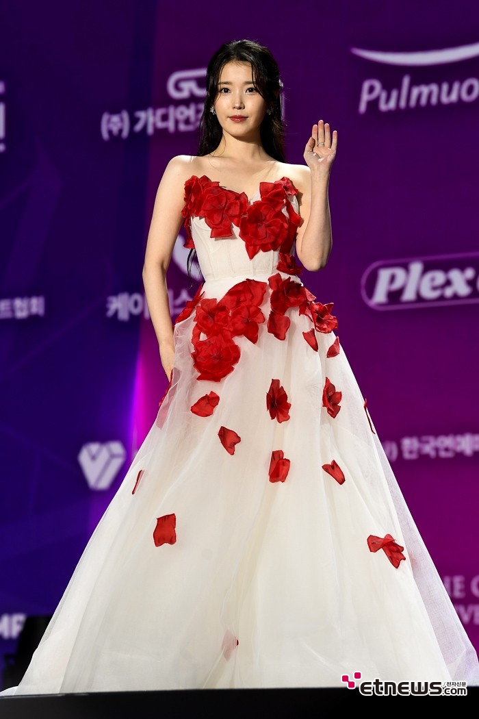 [ET포초] 아이유, '판타지 같은 드레스'