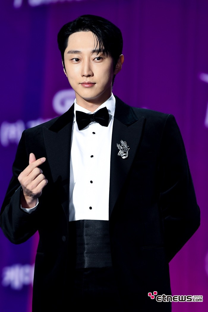 [ET포토] 진영, '남다르게 깔끔'