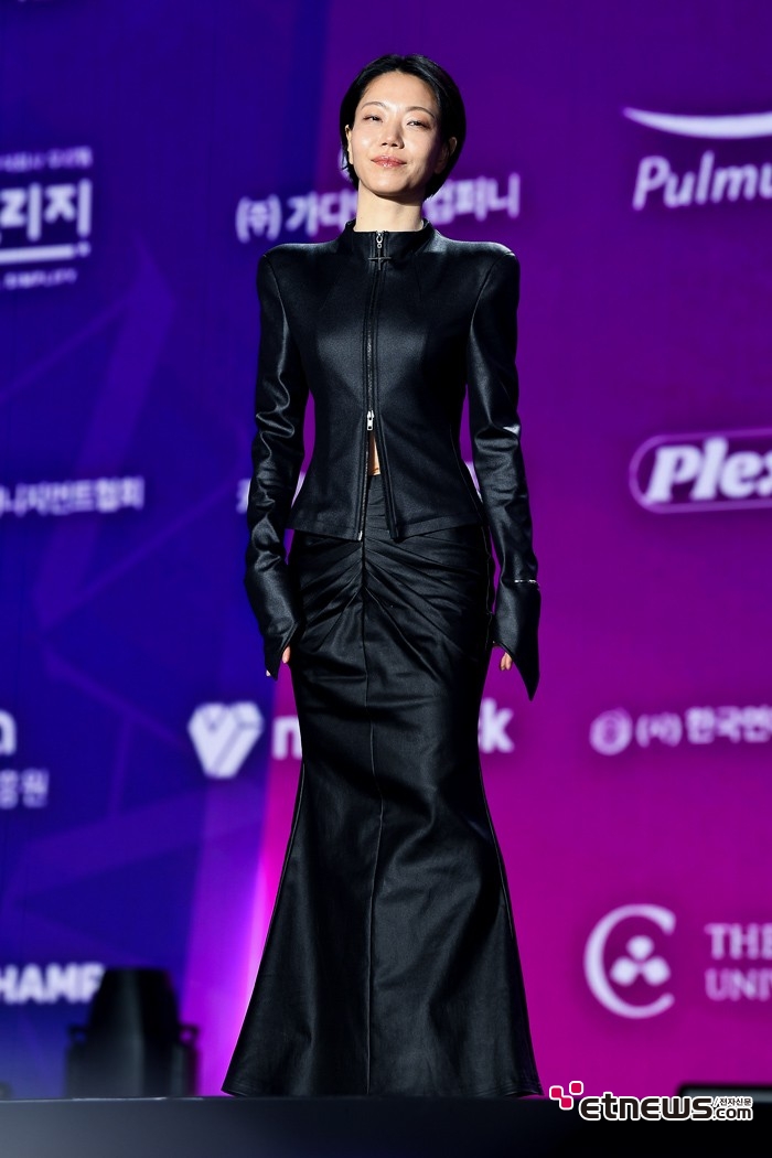 [ET포토] 김신록, '거동 힘들어 보이는 초밀착 드레스'